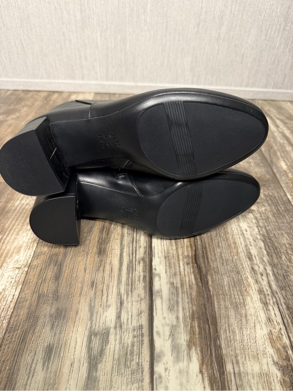 Naturalizer Black Leather Ankle Boots with Block Heel Size 7.5 - Picture 14 of 16